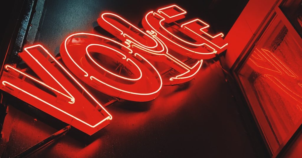 Tại Sao Giao Diện Neon Dark Hút Mắt Người Chơi Hơn?